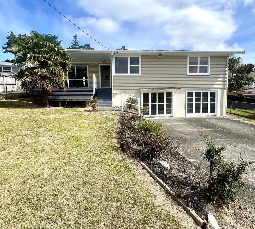 5 Lex Avenue, Green Bay, Auckland - Carousel 1