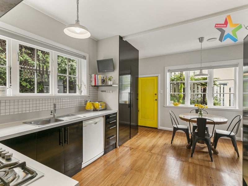 3 Wavell Street, Karori, Wellington - Carousel 2
