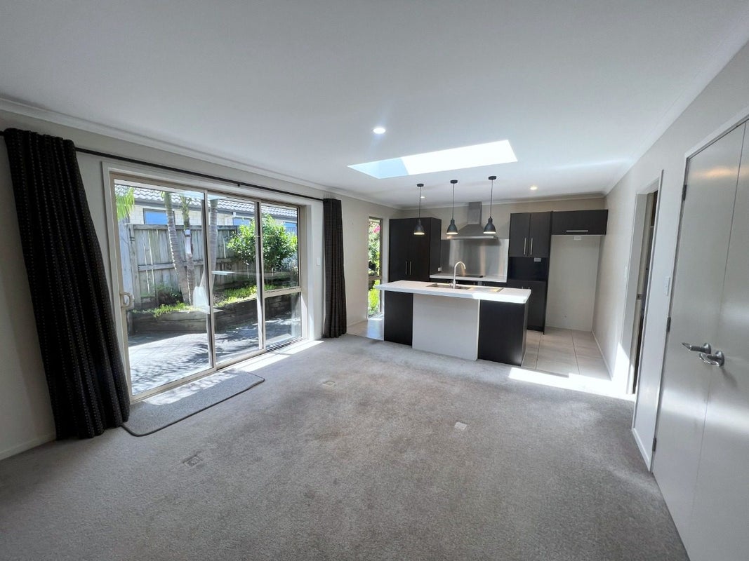 17 Landing Drive, Pyes Pa, Tauranga - Carousel 2