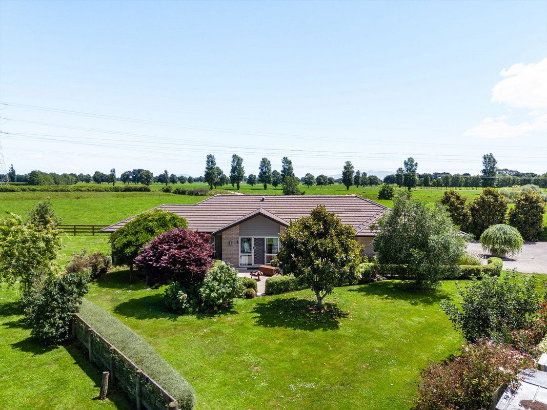 11 Shadbolt Drive, Leamington, Cambridge - Carousel 37