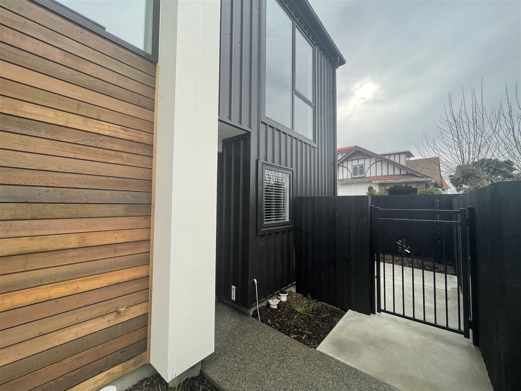 10/27 New Brighton Road, Shirley, Christchurch - Carousel 1