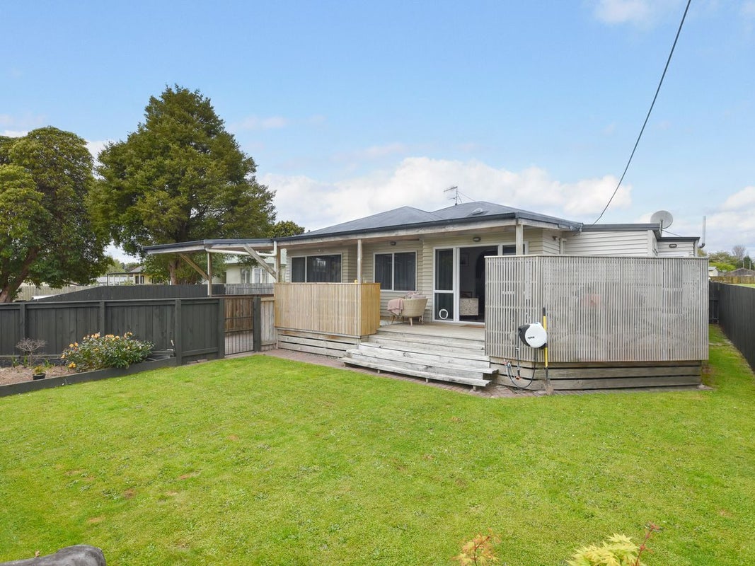 11 Russell Road, Fairy Springs, Rotorua - Carousel 2