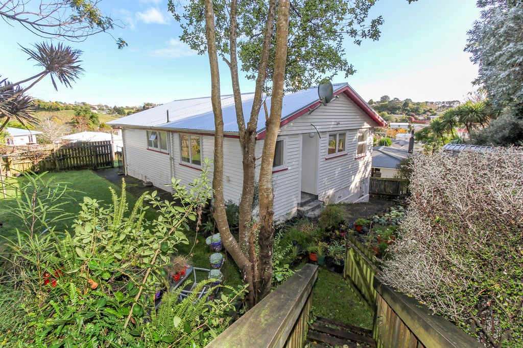 9 Sardinha Place, Marfell, New Plymouth - Carousel 1