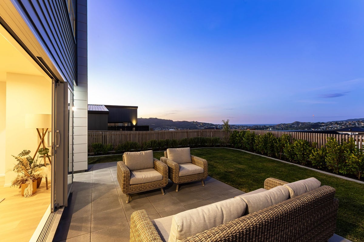 4A Okupe Grove, Aotea, Porirua - Carousel 1