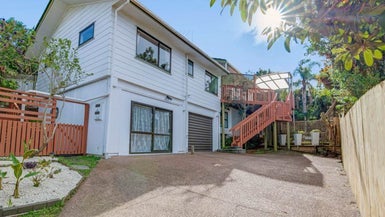 2/10 Tallington Crescent, Torbay, Auckland - Carousel 1