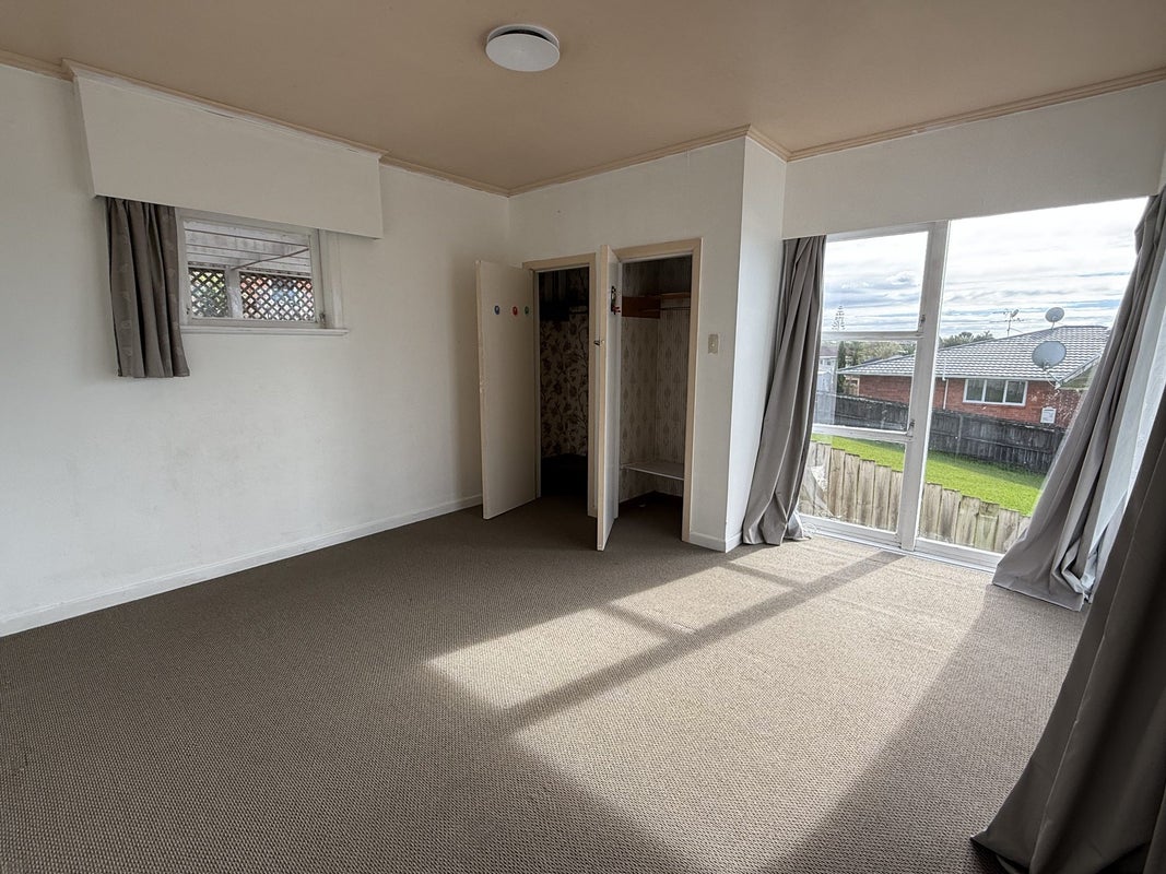 12 Mason Street, New Lynn, Auckland - Carousel 12