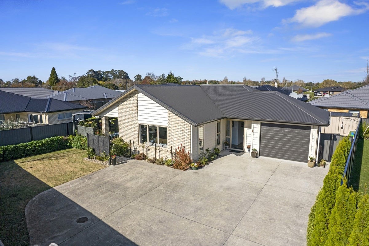9 Peter Way Place, Glenview, Hamilton - Carousel 1