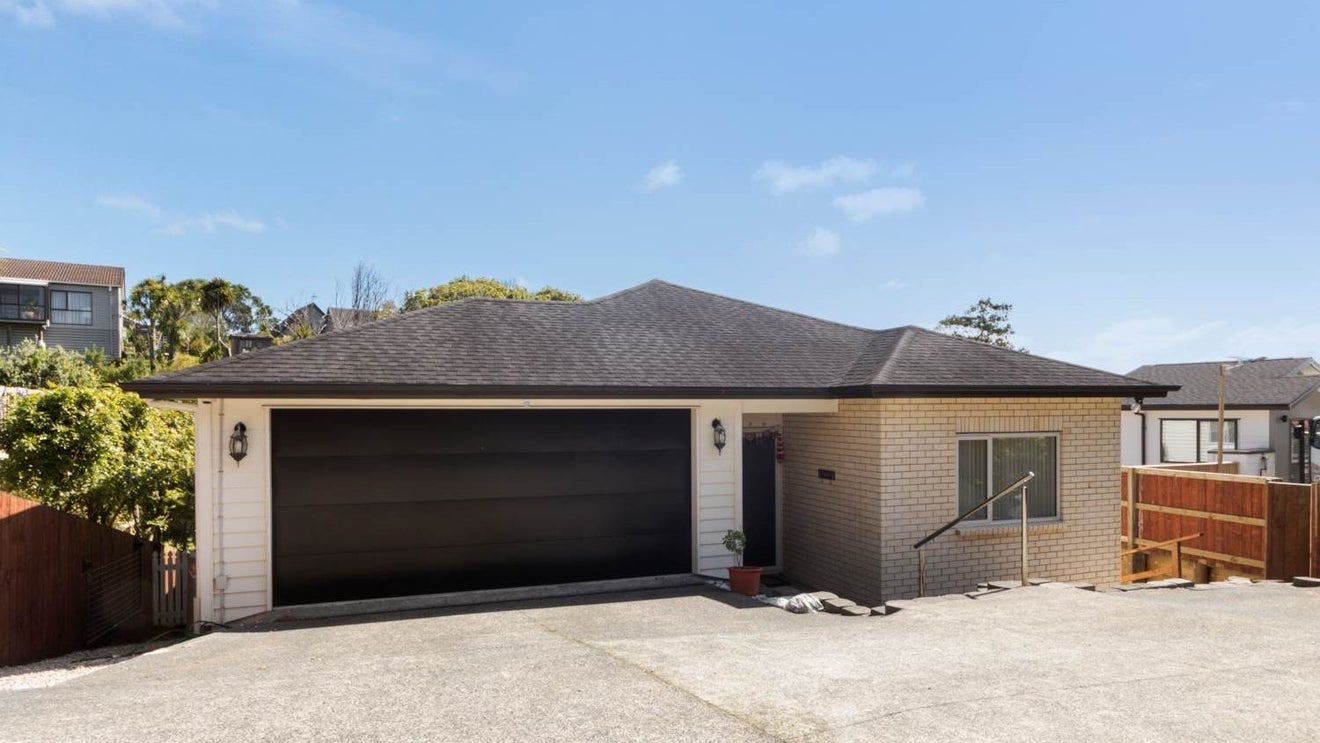 12A Glenveagh Drive, Mount Roskill, Auckland - Carousel 1