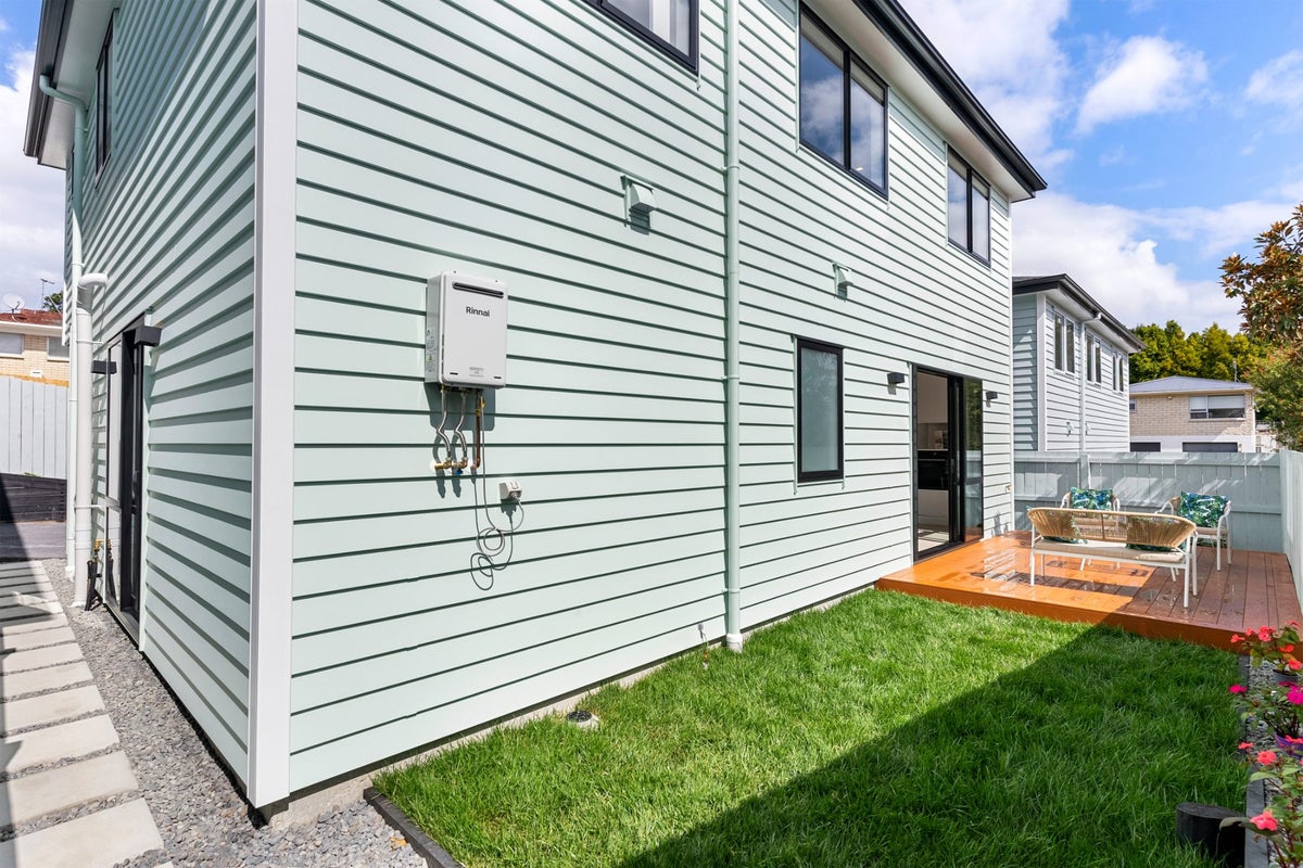 17 Kathleen Street, Totara Vale, Auckland - Carousel 2