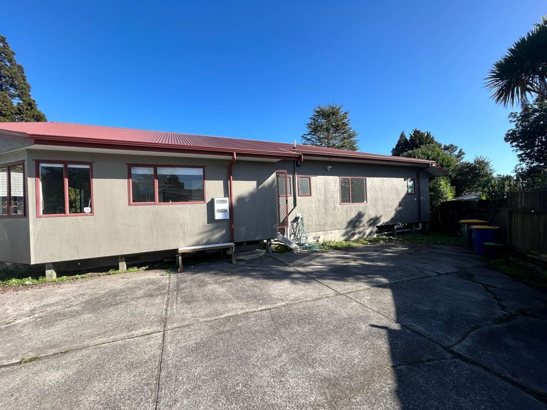 8A Inver Street, Glen Eden, Auckland - Carousel 1