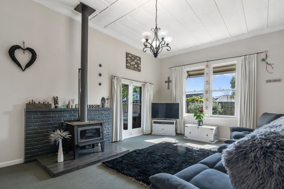 5 Lord Rutherford Road North, Brightwater - Carousel 1