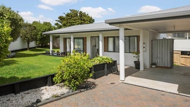 1 Gilshennan Valley, Red Beach, Whangaparaoa - Carousel 1