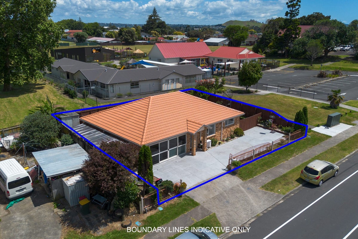 11 Naylors Drive, Mangere, Auckland - Carousel 2