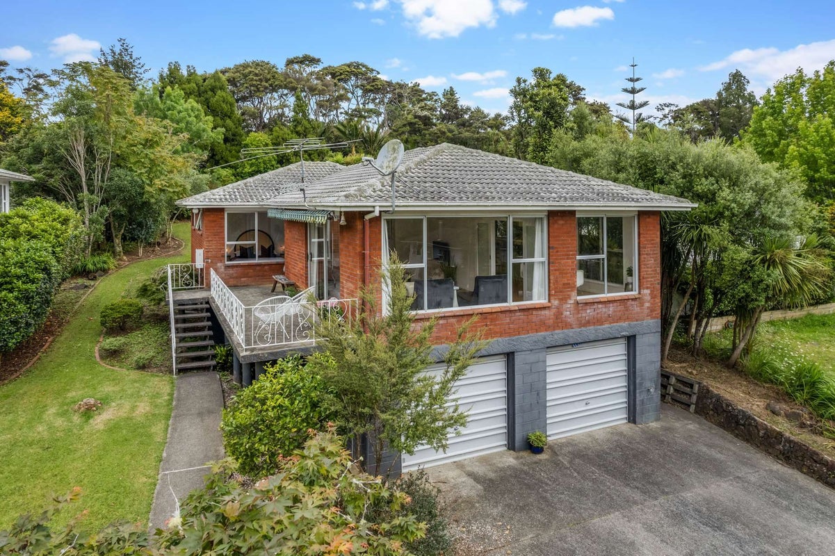 52 Rimutaka Place, Titirangi, Auckland - Carousel 1
