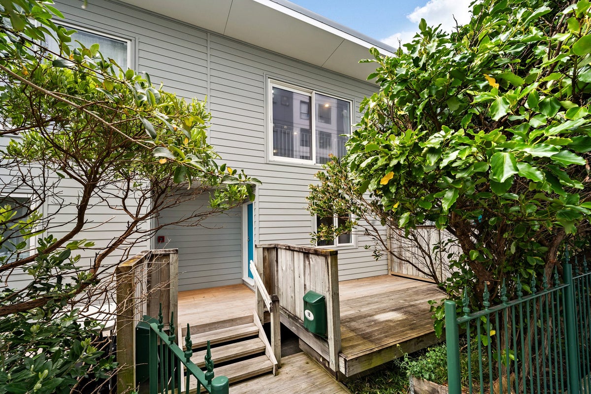 18/3 Kelvin Grove, Te Aro, Wellington - Carousel 2