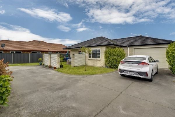 39 Mcnaughton Place, Onekawa, Napier - Carousel 1