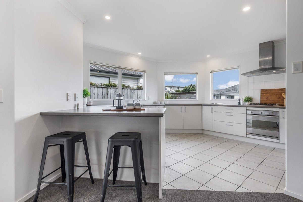 36 Kahurangi Heights, Aotea, Porirua - Carousel 2