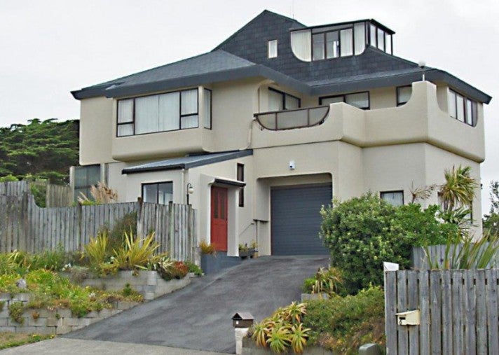4 Somerset Grove, Waitarere Beach, Levin - Carousel 1