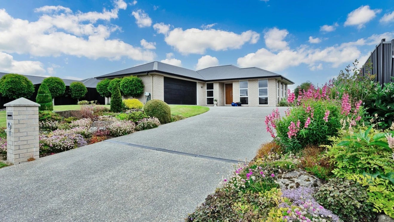 86 Hoffman Court, Waikiwi, Invercargill - Carousel 1