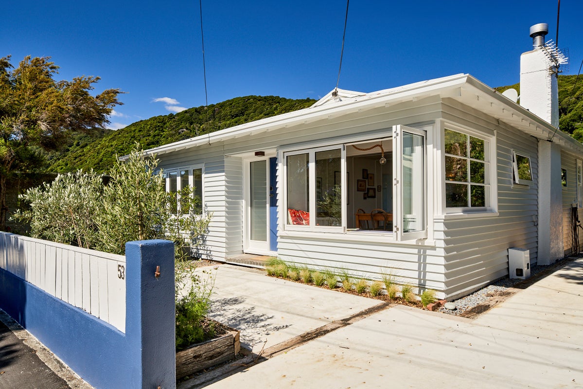 53 Pukatea Street, Eastbourne, Lower Hutt - Carousel 2