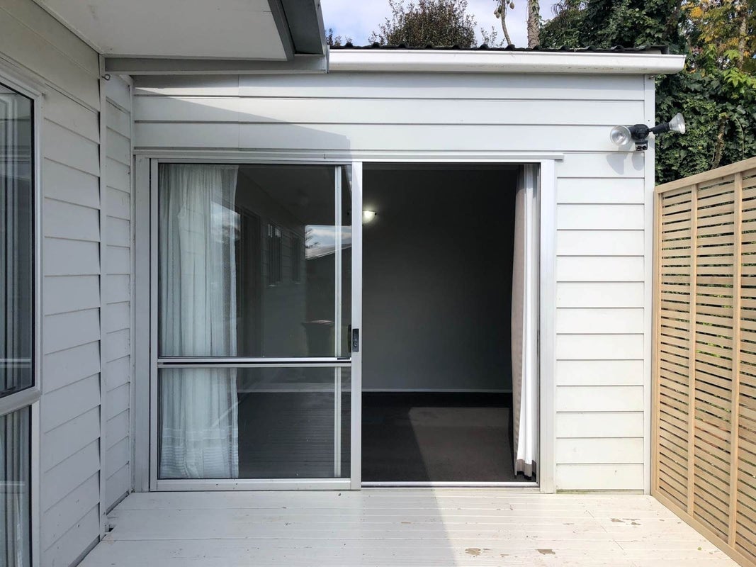 9 Sunray Avenue, Titirangi, Auckland - Carousel 2