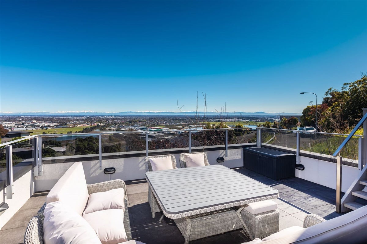 99 Cannon Hill Crescent, Mount Pleasant, Christchurch - Carousel 2