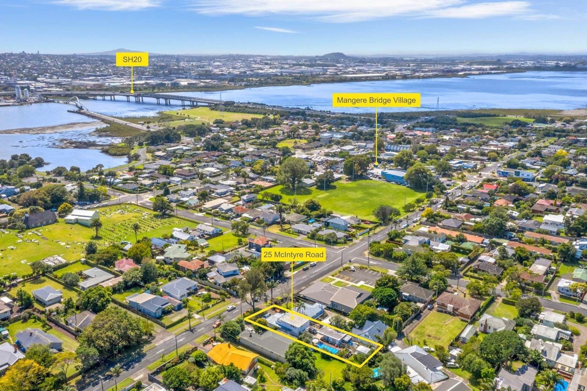 25 Mcintyre Road, Mangere Bridge, Auckland - Carousel 17