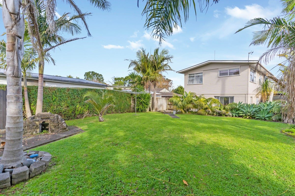 21 Waterlea Ave, Mangere Bridge, Manukau - Carousel 1