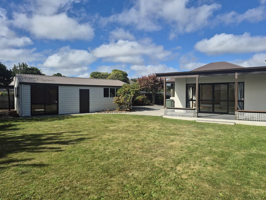 11 Merton Place, Bryndwr, Christchurch - Carousel 1