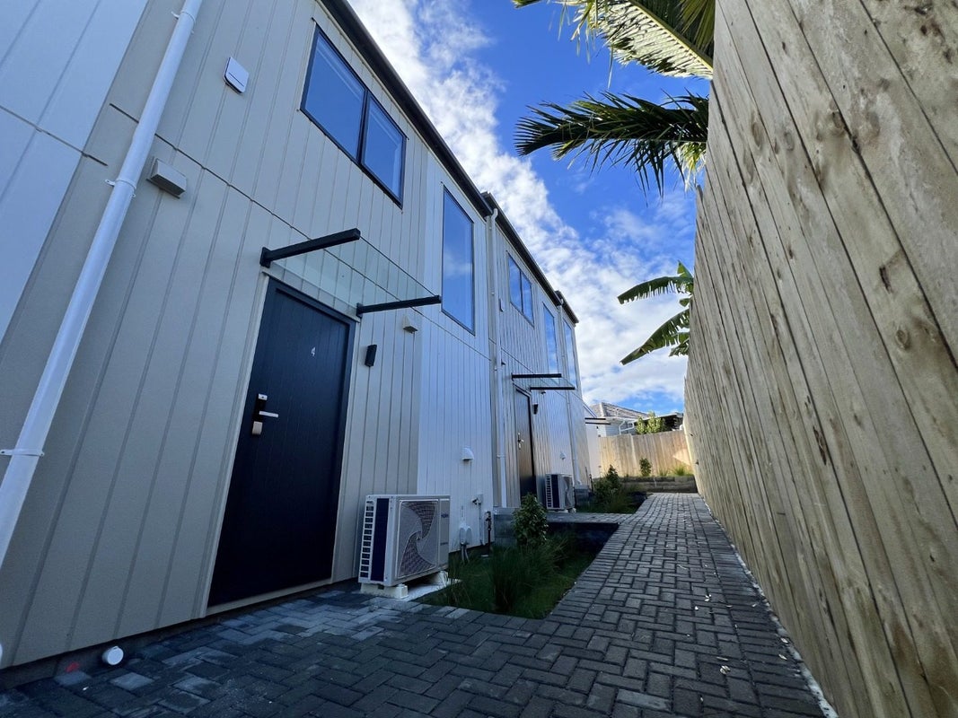 4/25 Abbotleigh Avenue, Te Atatu Peninsula, Auckland - Carousel 21