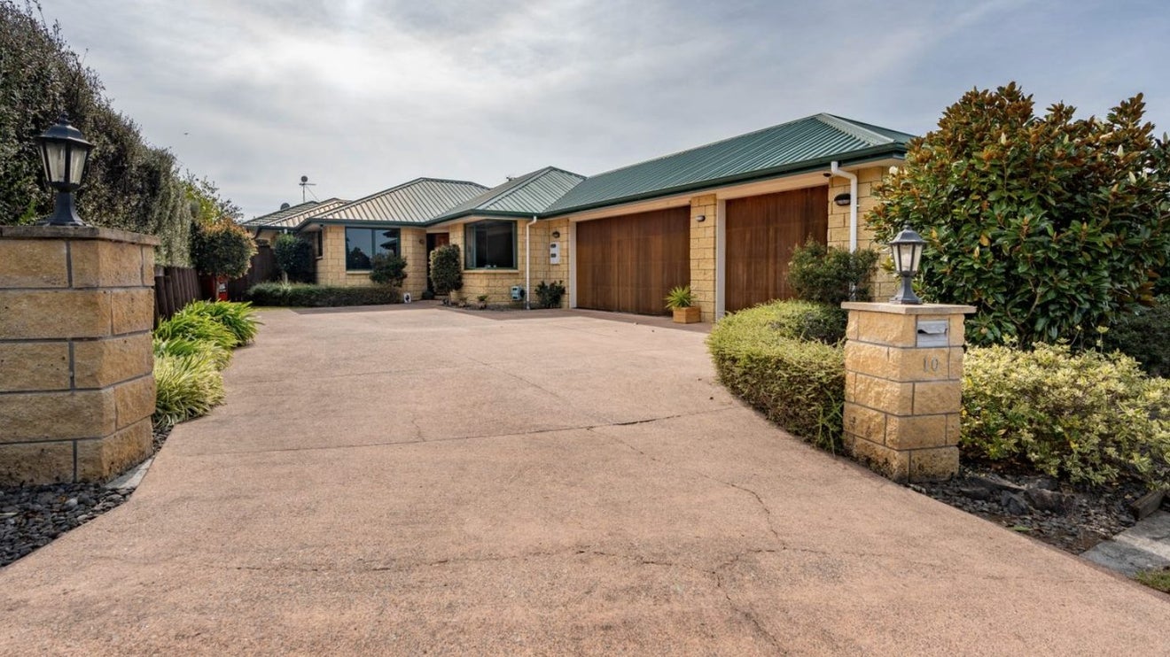 10 Hadrians Way, Nawton, Hamilton - Carousel 1