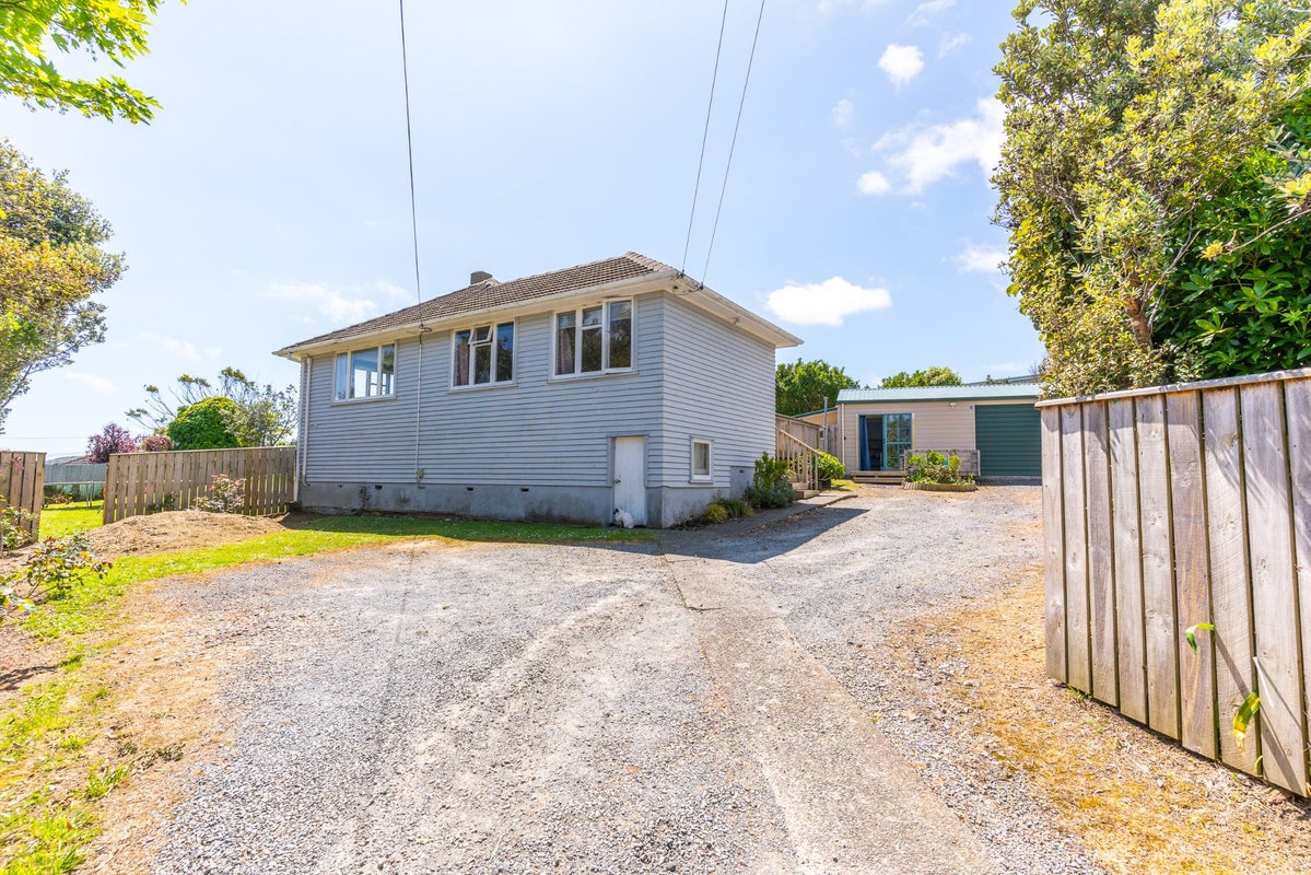 25 Driver Crescent, Cannons Creek, Porirua - Carousel 1