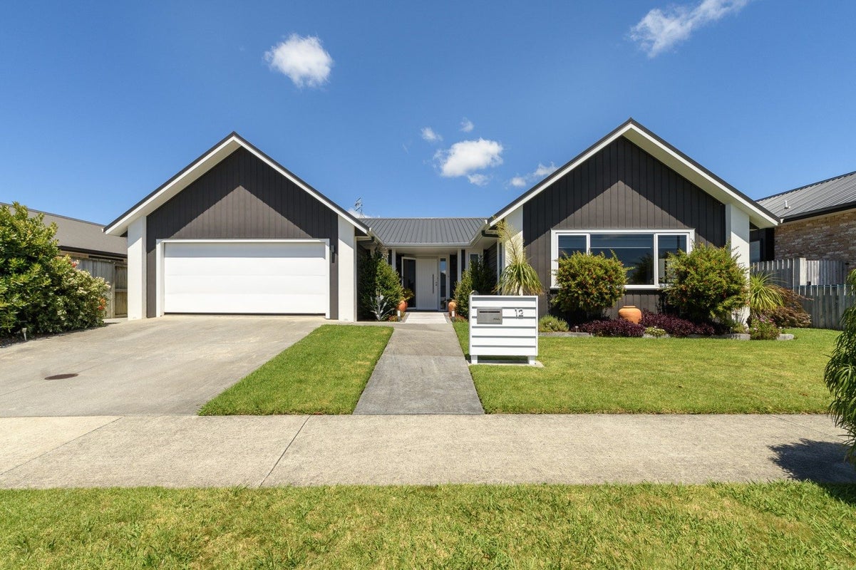 12B ST THOMAS AVENUE, Pyes Pa, Tauranga - Carousel 1