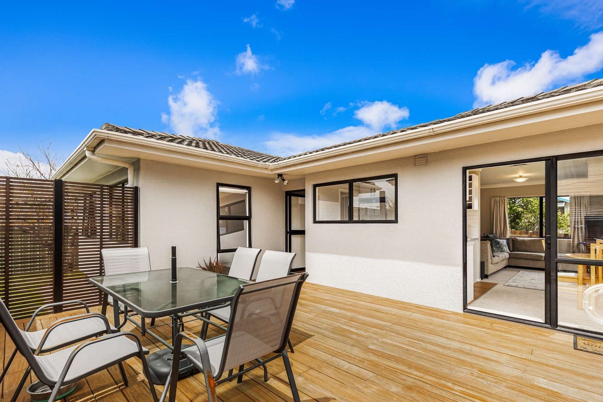 2 Laura Street, Kelston, Auckland - Carousel 1