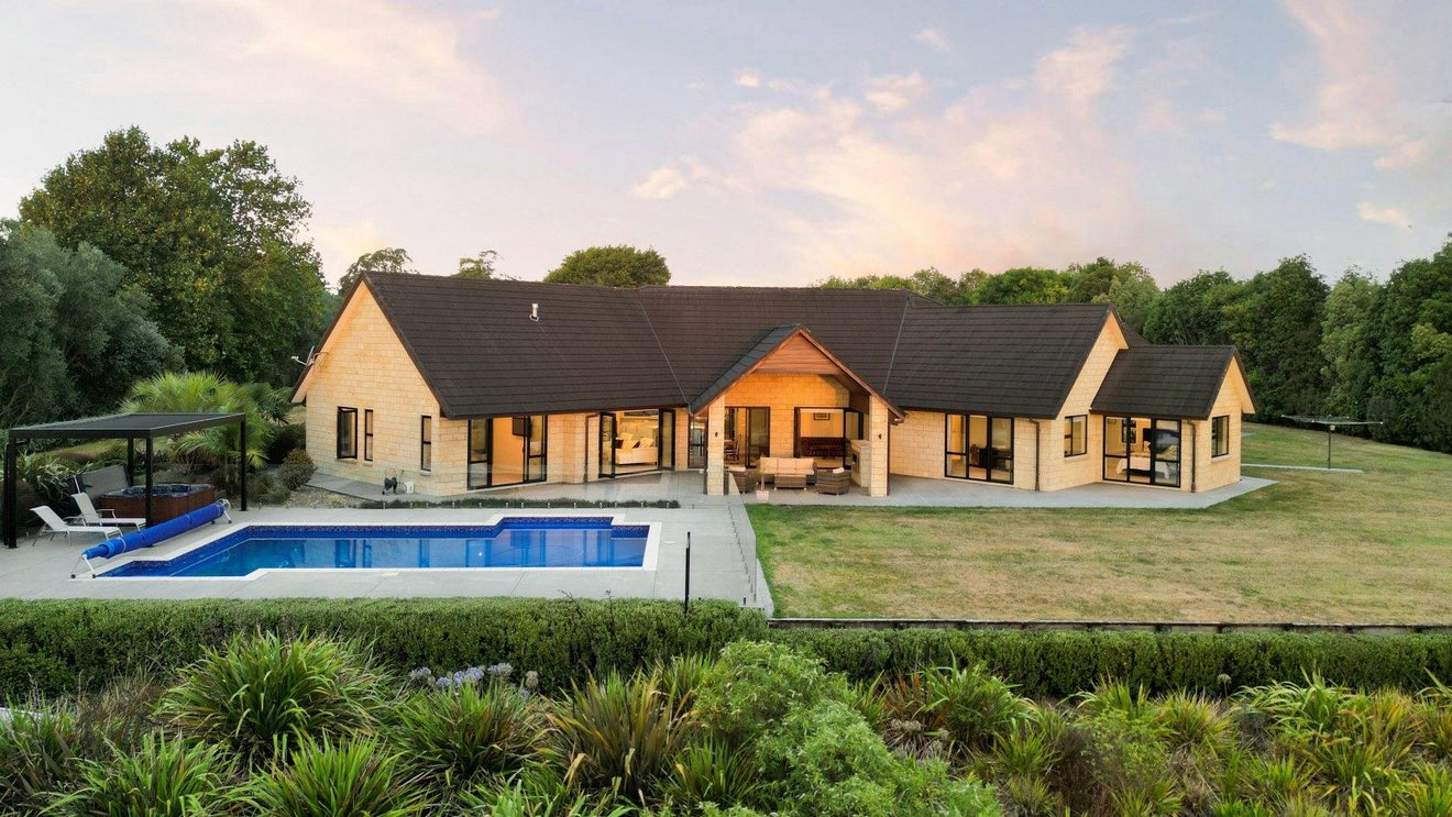 144B Pencarrow Road, Tamahere, Hamilton - Carousel 1