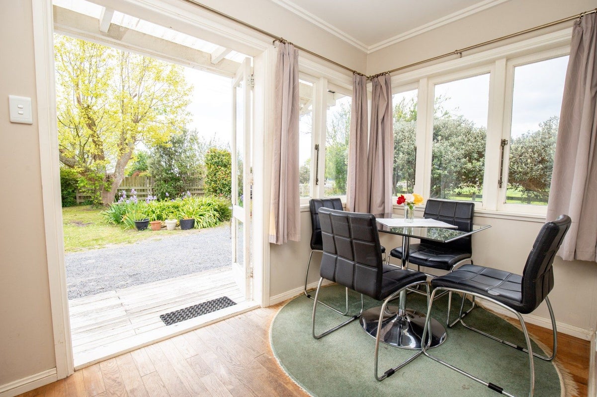 898 State Highway 25, Thames - Carousel 2