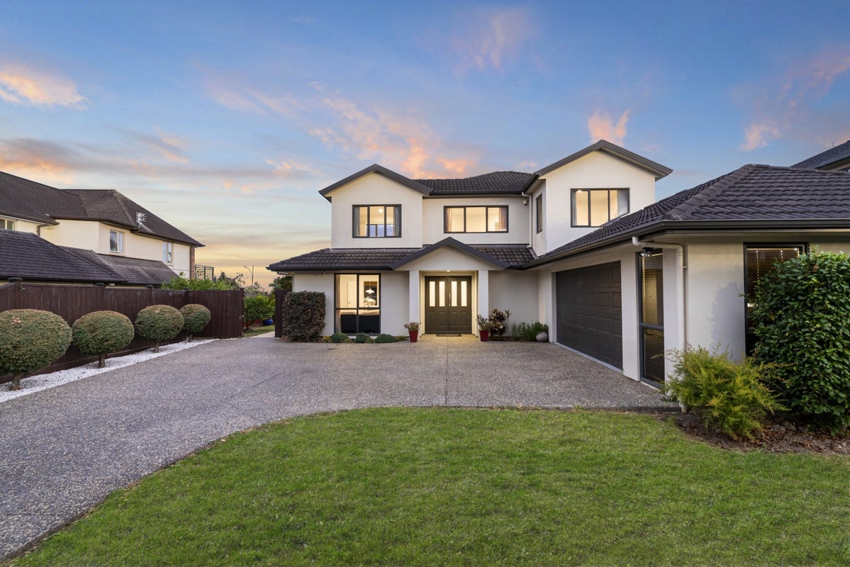 35 Waimanu Bay Drive, Te Atatu Peninsula, Auckland - Carousel 1