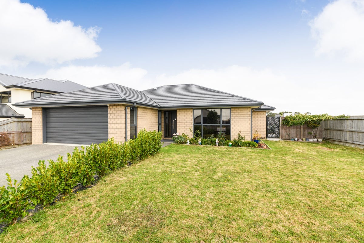 55 Vaucluse Heights, Fitzherbert, Palmerston North - Carousel 1