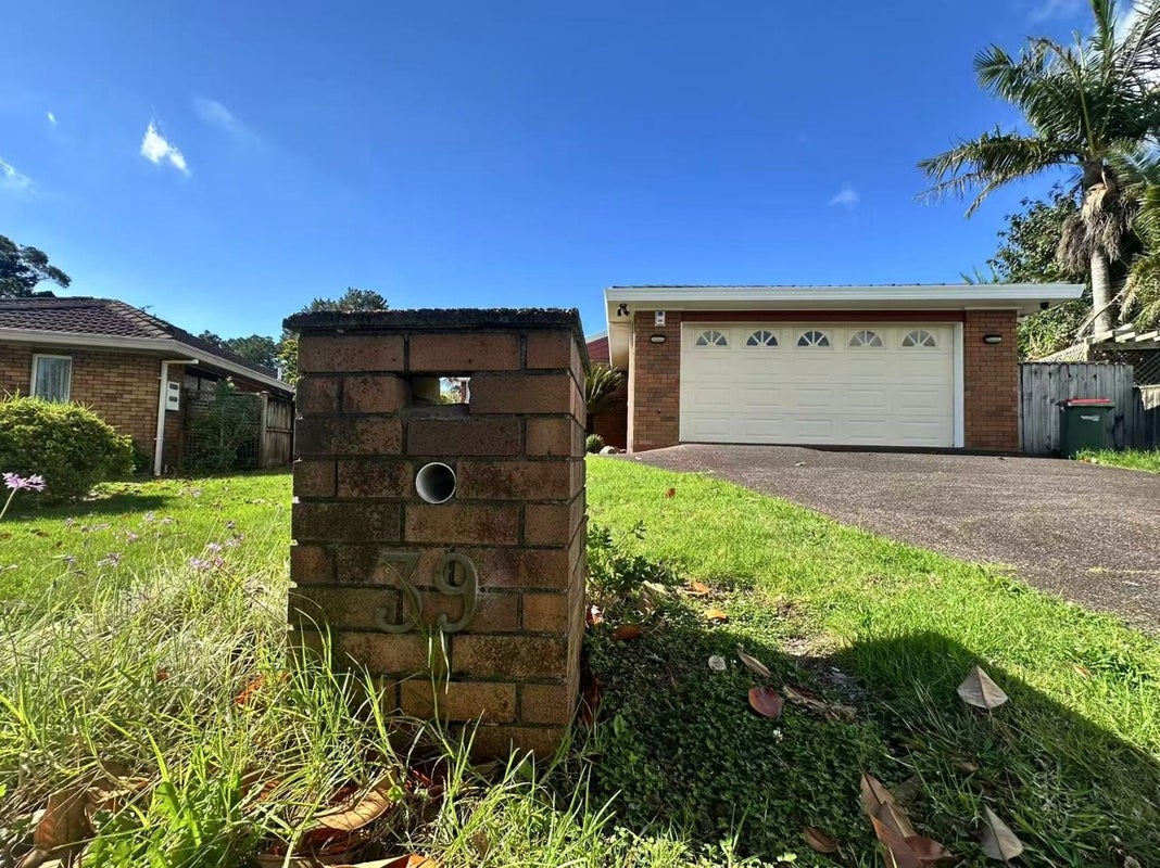 39 Golfland Drive, Golflands, Auckland - Carousel 1