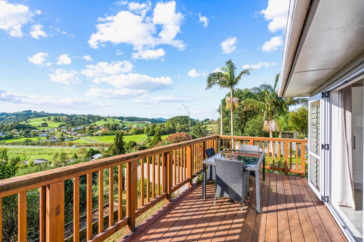 15 Mcinnes Avenue, Kamo, Whangarei - Carousel 2