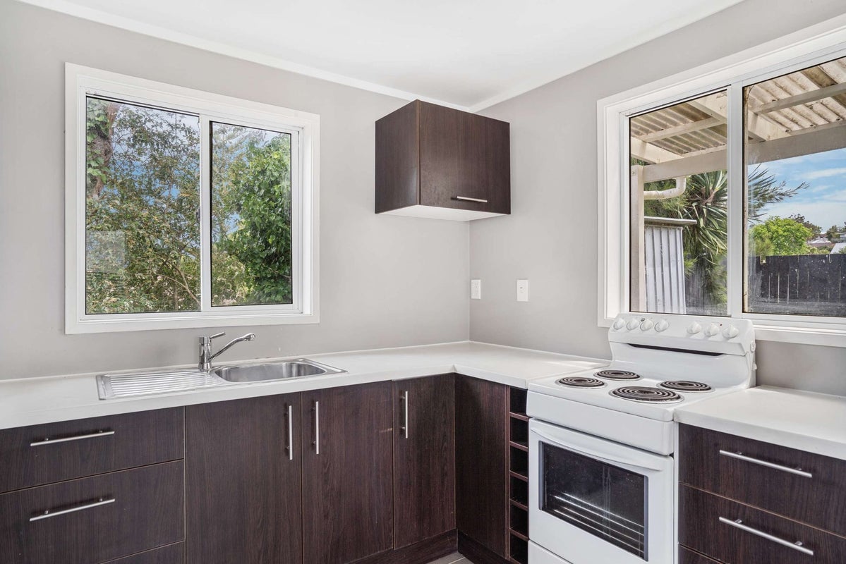 9 Flaunty Place, West Harbour, Auckland - Carousel 2