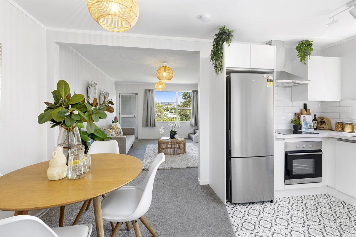 1/25 Kingsbridge Place, Newlands, Wellington - Carousel 1