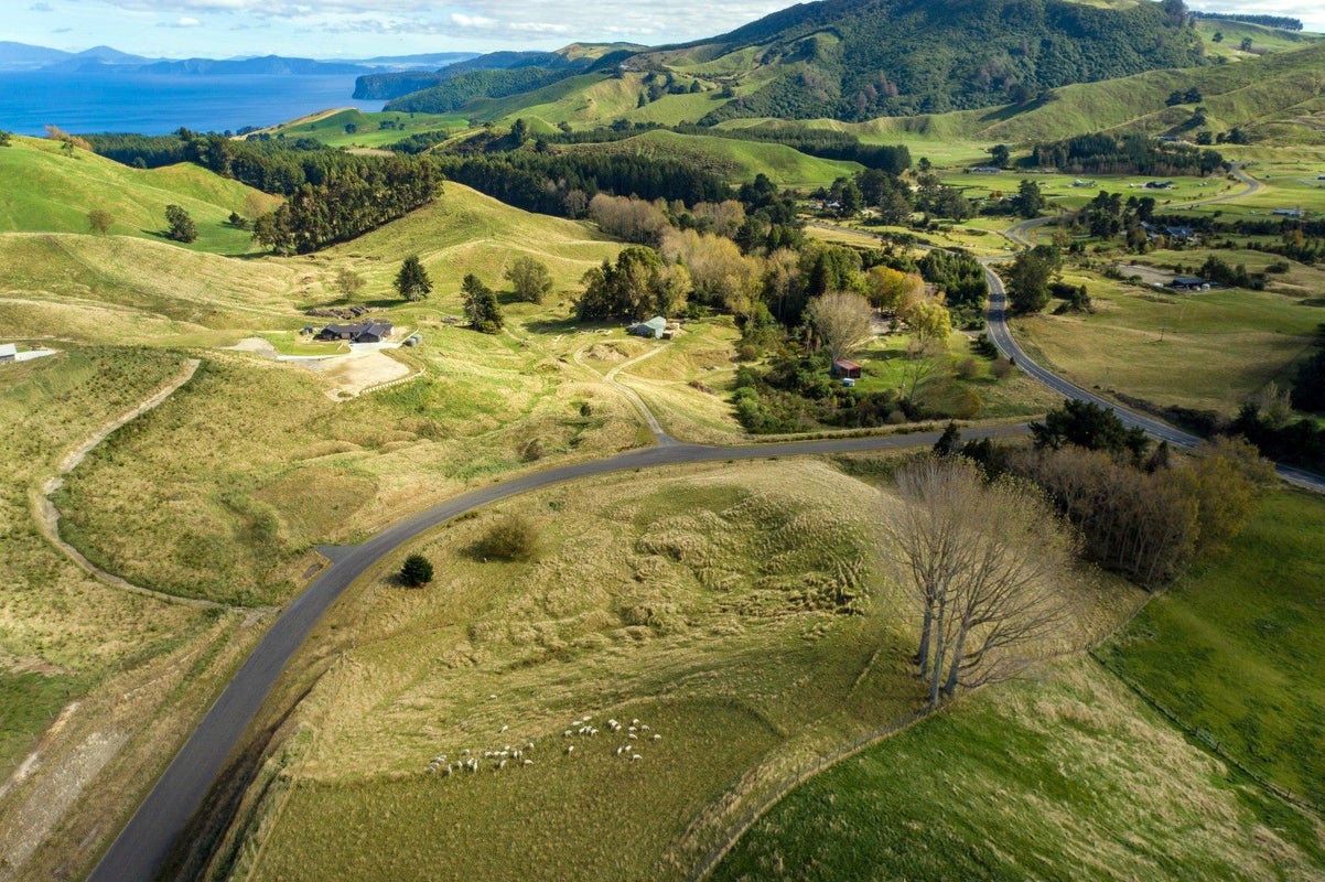 37 King Road, Kinloch, Taupo - Carousel 1