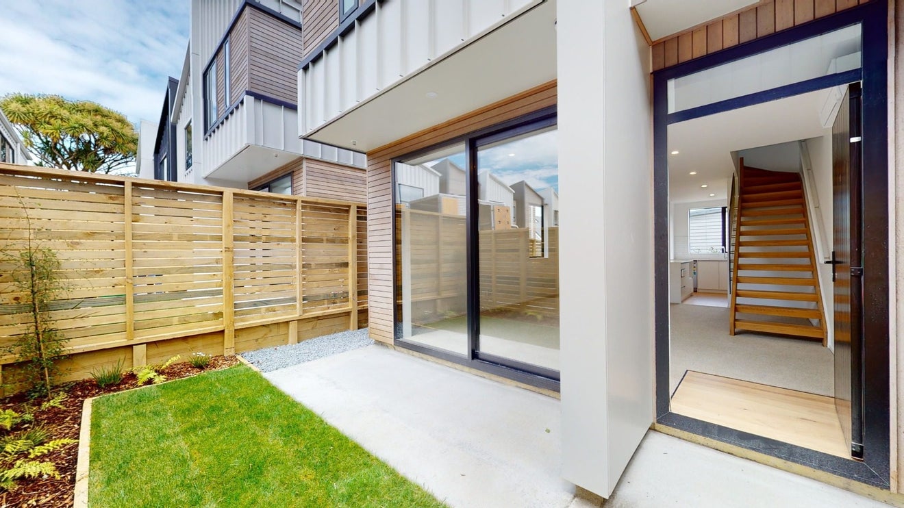 12/13 Fancourt Street, Karori, Wellington - Carousel 1