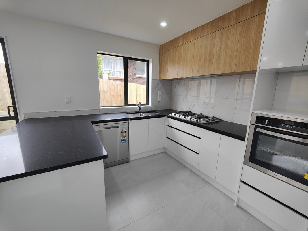 91D Glenmore Road, Sunnyhills, Auckland - Carousel 2