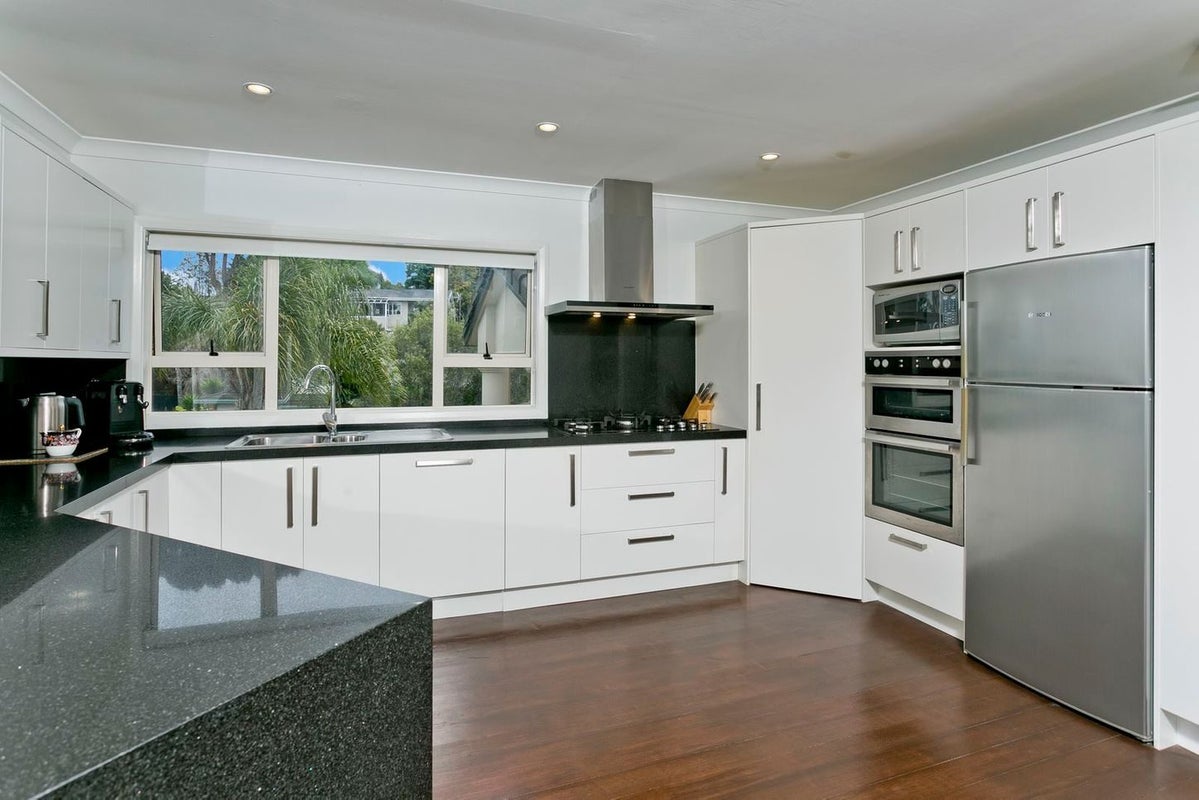 9 Falstone Lane, Browns Bay, Auckland - Carousel 2
