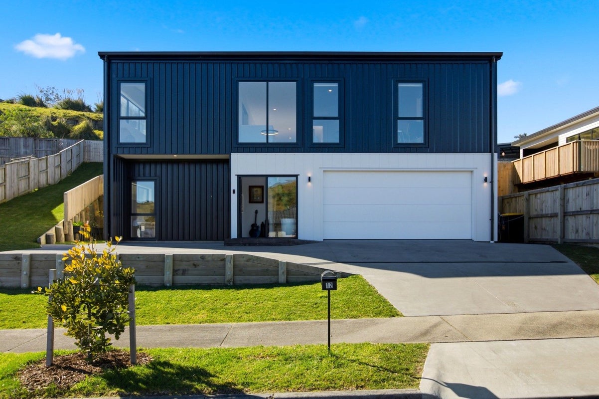 12 Bob Carter Place, Welcome Bay, Tauranga, Bay Of Plenty - Carousel 1