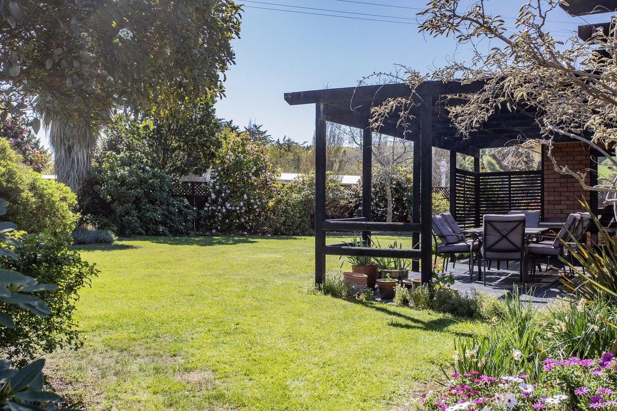 2 Osborne Road, Amberley, Amberley - Carousel 2