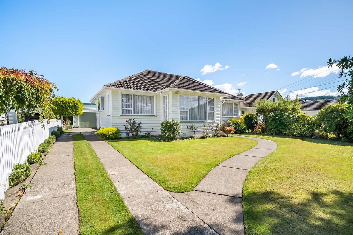 61 Clyma Street, Elderslea, Upper Hutt - Carousel 1