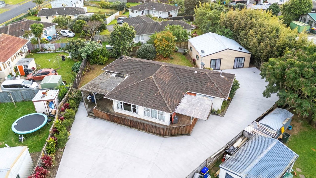 23 Chadwick Crescent, Mangere East, Auckland - Carousel 1